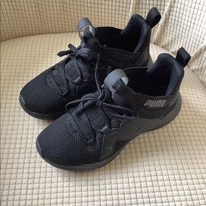 Puma sneakers size 13C boys or girls like new in Black